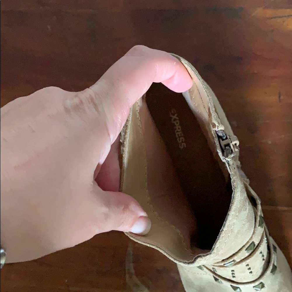 Express Booties. Size 8 - Picture 6 of 7